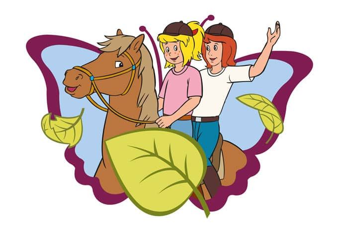 Cartoon von zwei Mädchen auf einem Pony vor Schmetterlingsflügeln und fallenden Blättern.